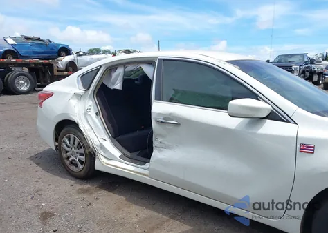 2013 Nissan Altima 2.5 S z USA, uszkodzony, nr VIN 1N4AL3AP3DN481790